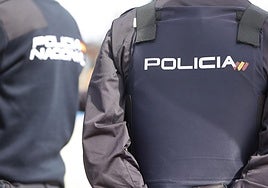 Roban en un bar de la calle Cervera y lo intentan en otro de Los Olmos