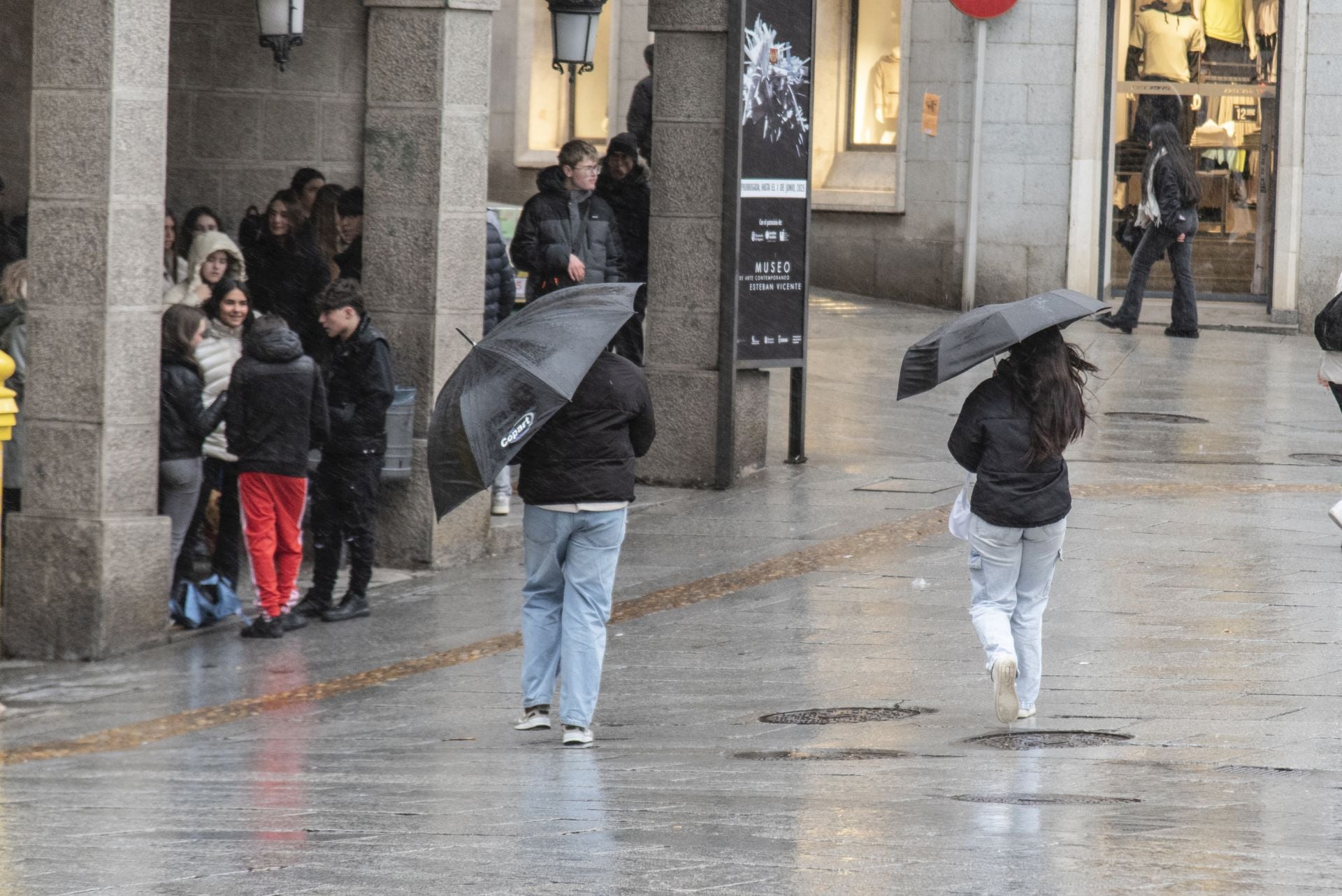 Fotos: el viento y la lluvia llegan a Segovia