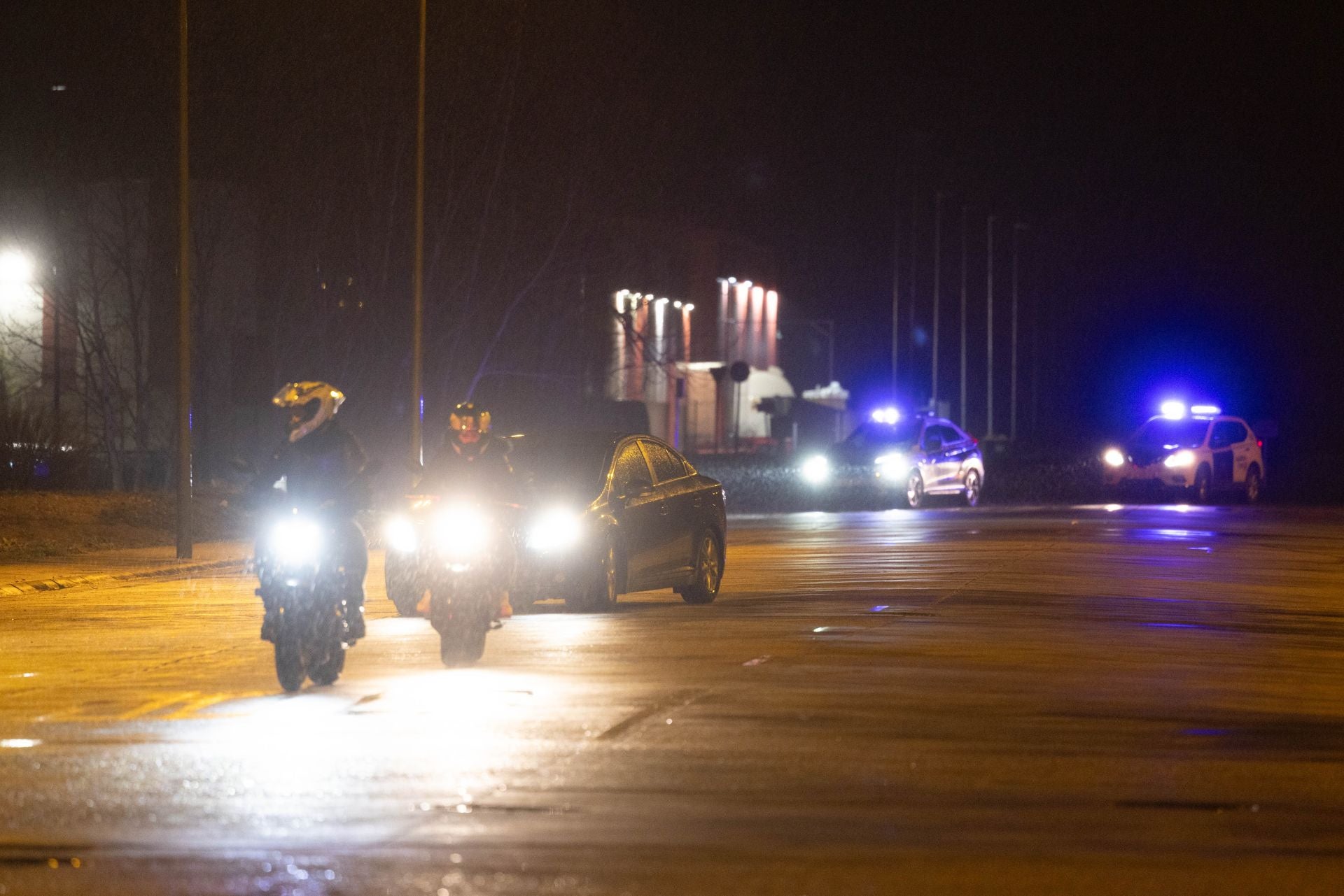 Las imágenes de la noche de carreras ilegales en Aldeamayor
