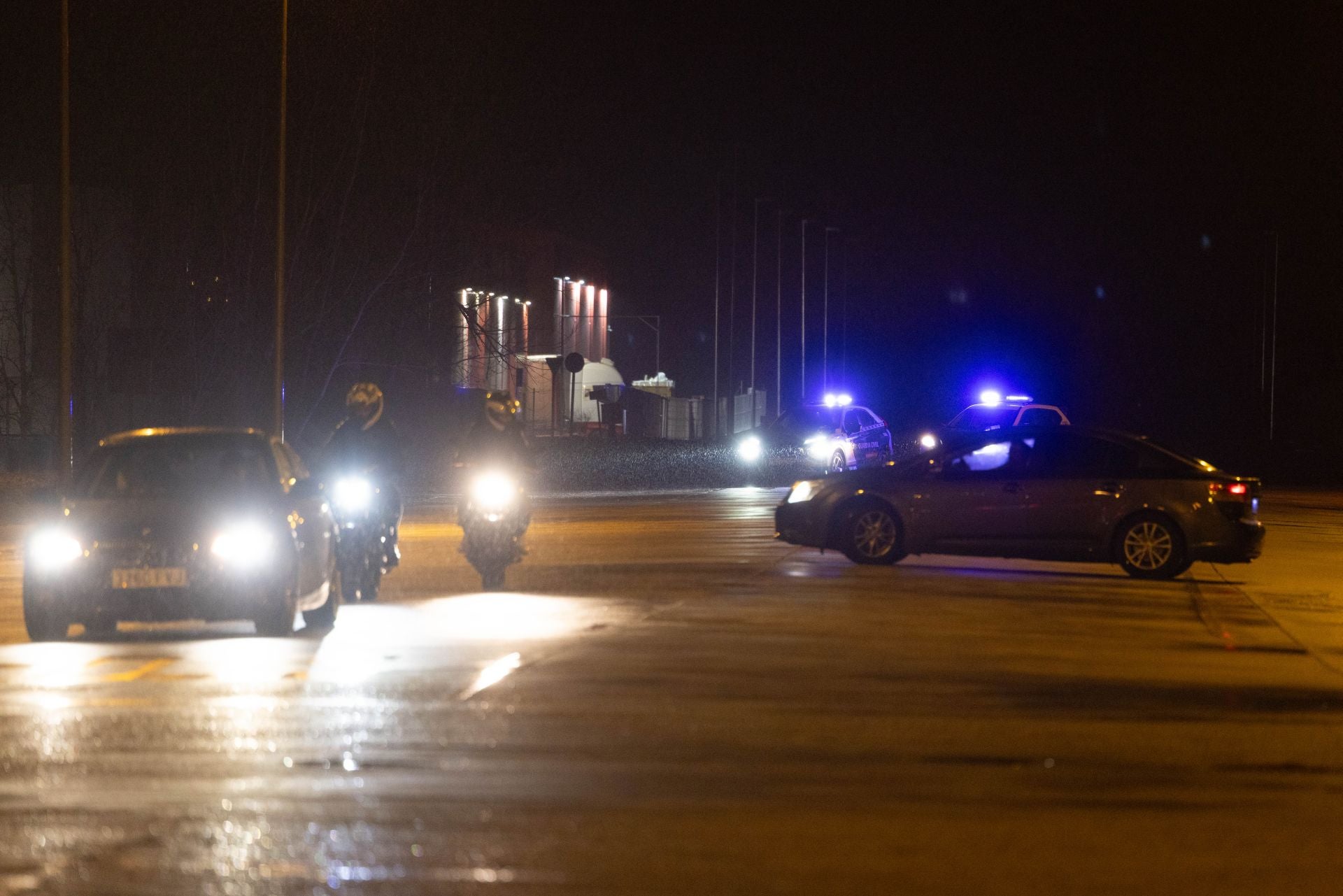 Las imágenes de la noche de carreras ilegales en Aldeamayor