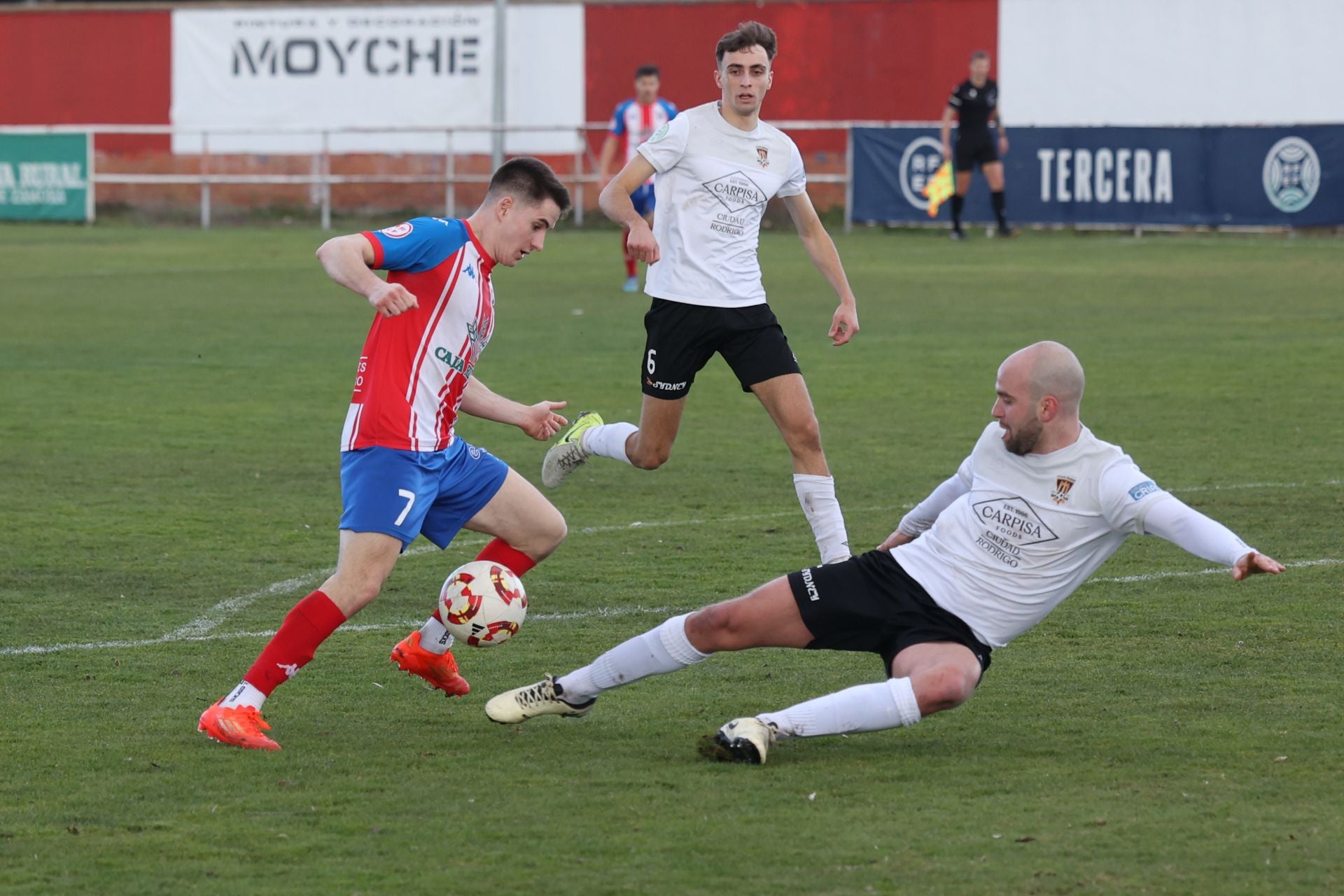 Las imágenes del triunfo del Tordesillas frente al Ciudad Rodrigo por dos goles