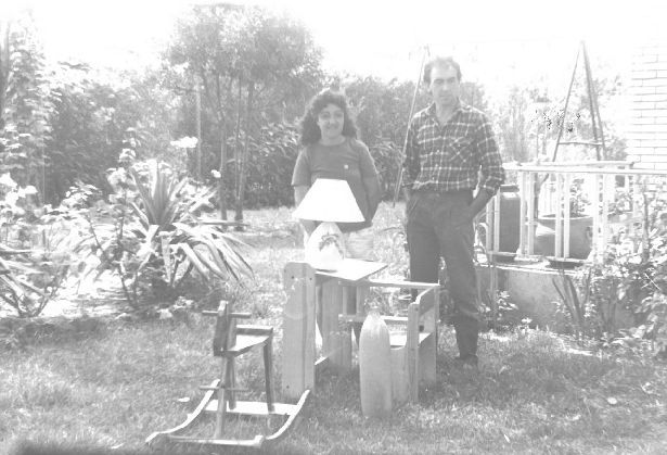 Jóvenes artesanos de la localidad. 1 de julio de 1988.