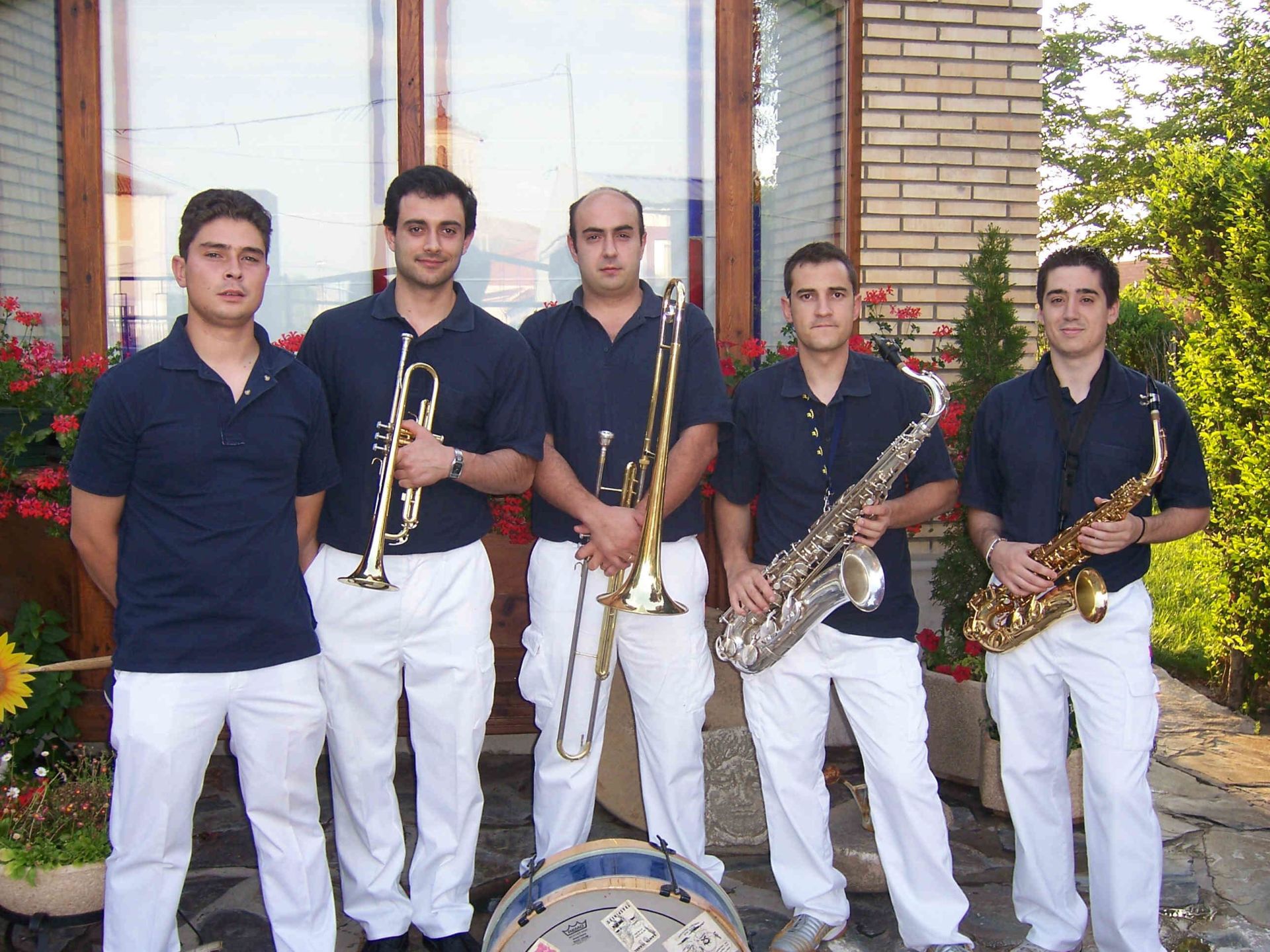 Los componentes de la charanga La Tía Aurora. 26 de junio de 2006.