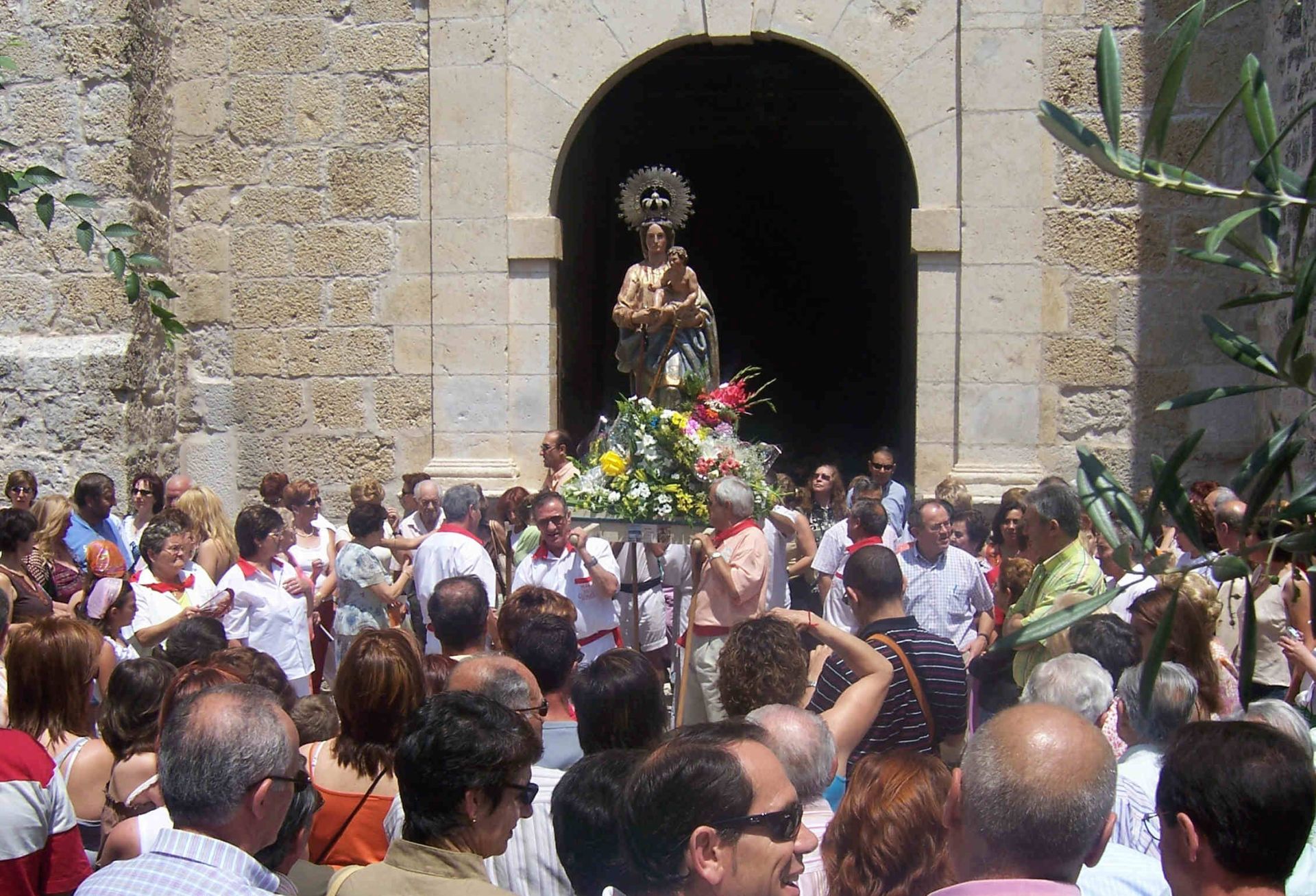 Procesión de Santa Isabel en las Fiestas de la localidad. 2 de julio de 2006.