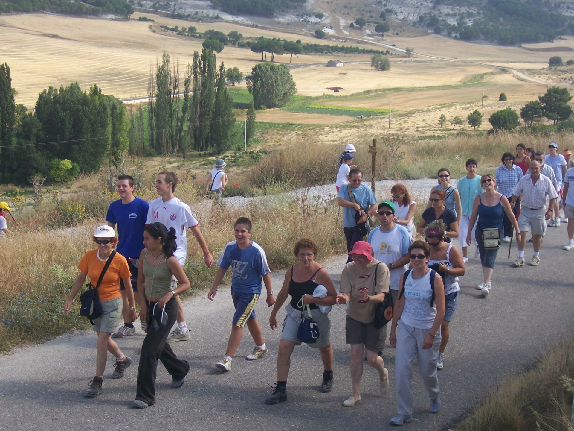 Los vecinos de Tudela, La Parrilla, Montemayor, Santibáñez y Traspinedo inauguran la ruta Montevalduero. 15 de julio de 2006.