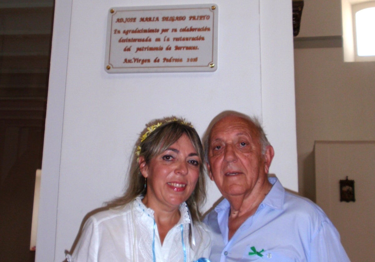 José María Delgado, junto a su hija, Ana María, el día que se le rindió homenaje