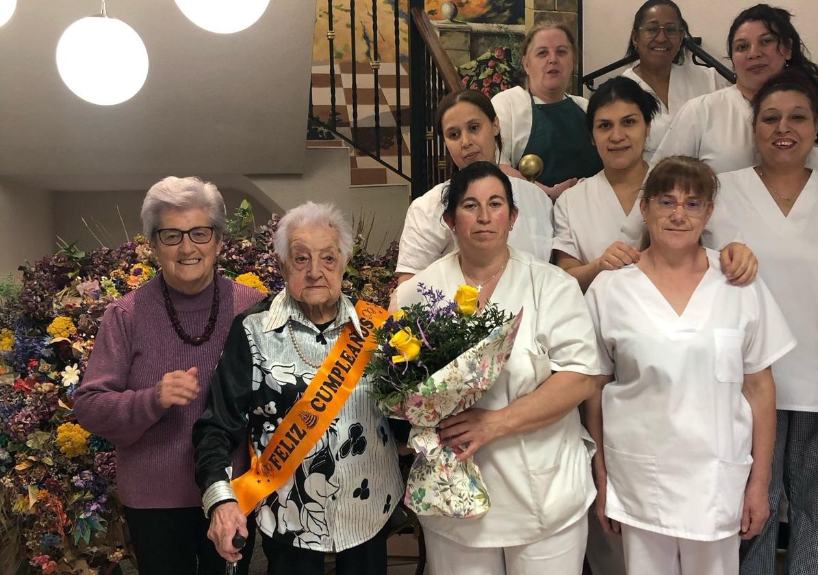 Victoria Gil sopla 106 velas en Saldaña
