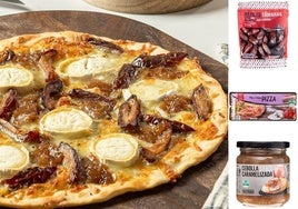 Pizza de dátiles, queso de cabra y cebolla caramelizada.