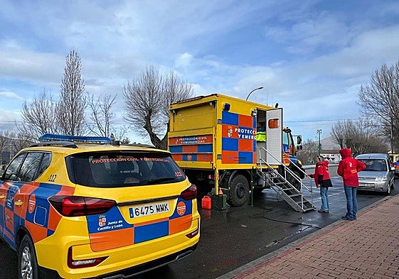 Dispositivo desplazado a las pruebas realizadas este lunes en la presa de El Tejo.