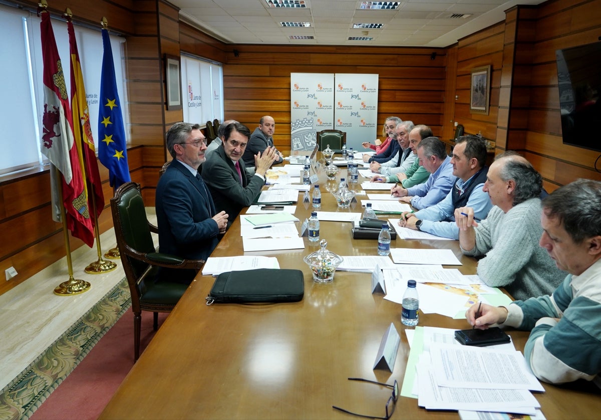 Las organizaciones agrarias califican de «insoportables» los daños que provocan los lobos