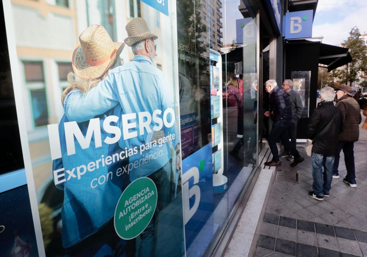 La Junta defiende su procedimiento «abierto» de adjudicación de los viajes del Club de los 60