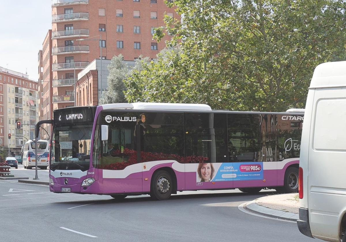 Un hombre con discapacidad agrede a un autobusero que no dejó subir a su mujer con su tarjeta