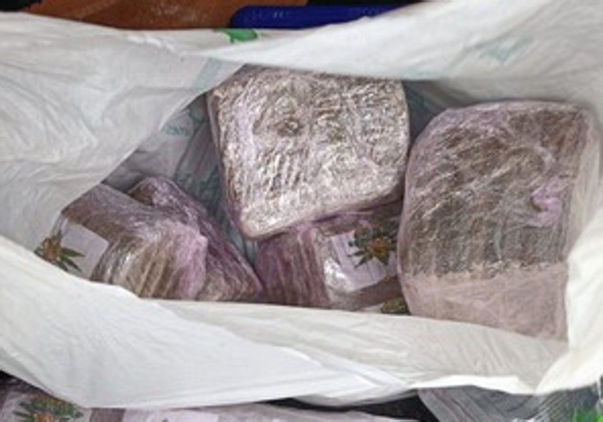 La Guardia Civil detiene en Soria a un hombre que transportaba 10 kg de hachís en el maletero