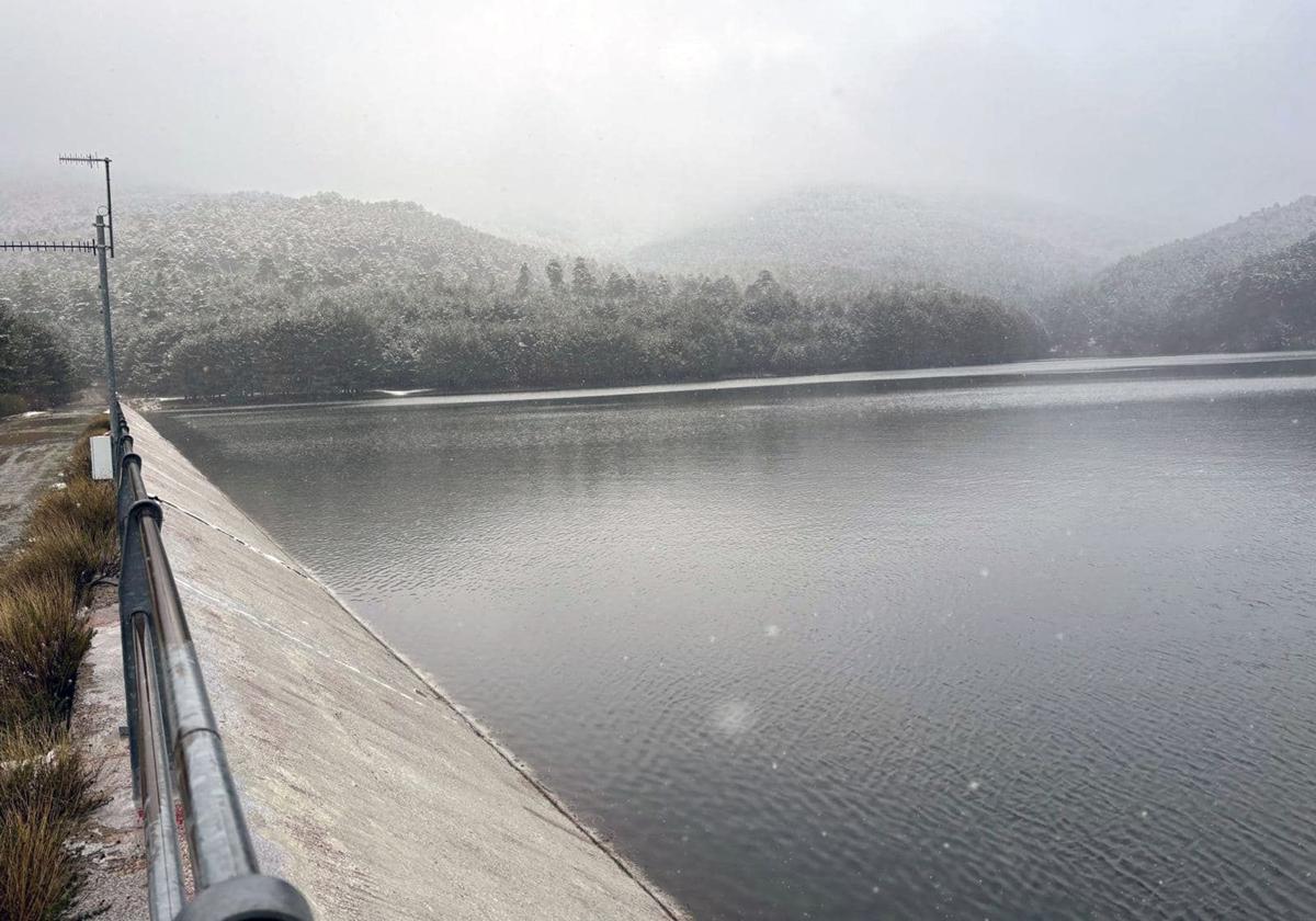 Las previsiones meteorológicas retrasan el vaciado de El Tejo