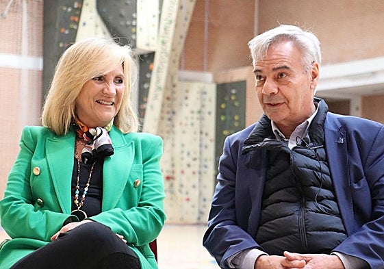 Verónica Casado y José Pedro Fernández, consejera de Sanidad y gerente de Atención Primaria en la pandemia.