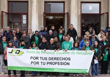 Concentración este jueves para pedir la matriculación en la escuela pública a las puertas del IES Juan de Juni.