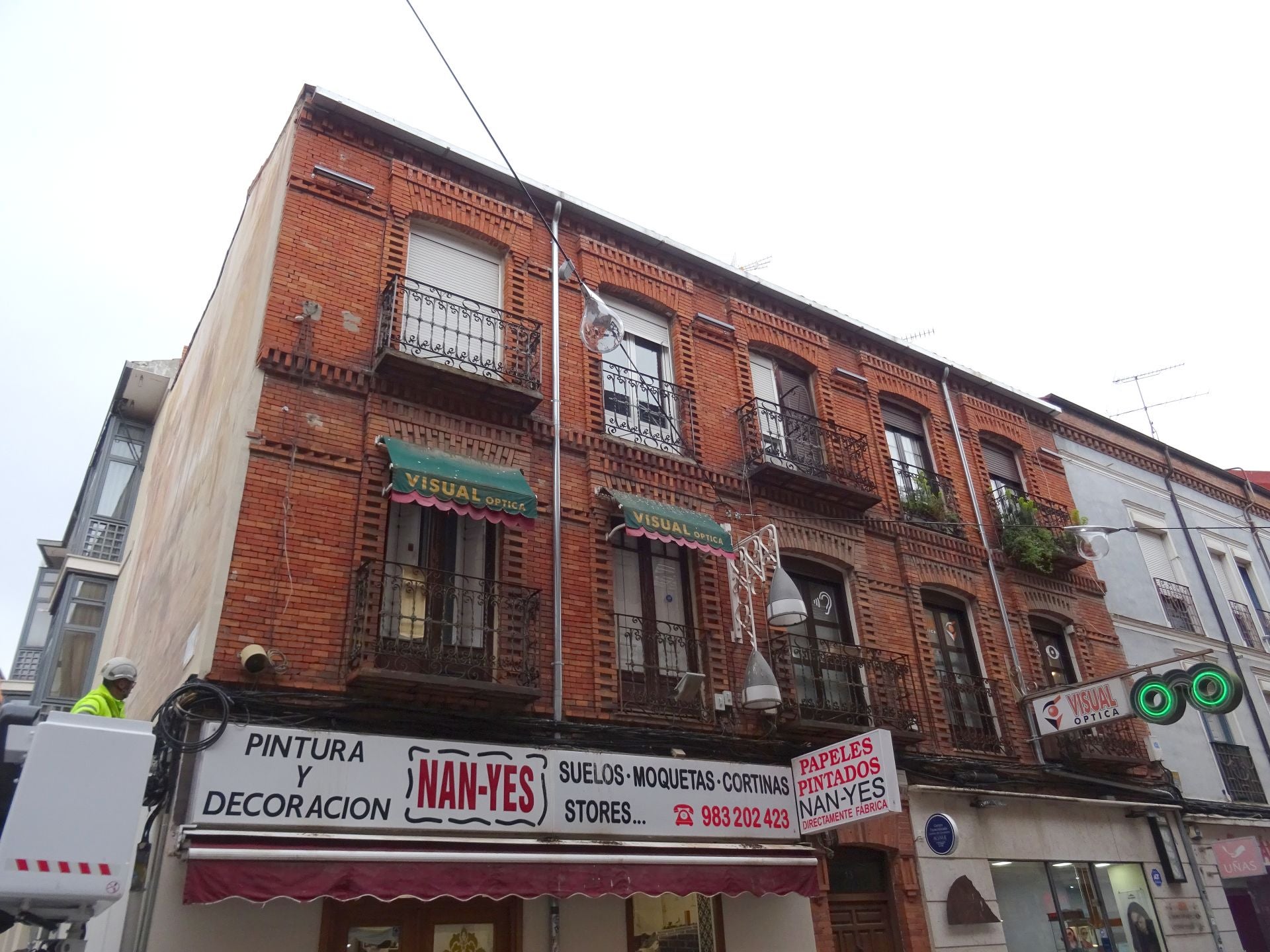 Las imágenes del medio millar de luces led que iluminan la calle Mantería
