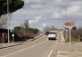 Pasarela de entrada a la ciudad en el barrio de San Antonio que debe ser demolida.