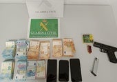 Pillado en la A-1 drogado, con un arma y con más de 39.000 euros