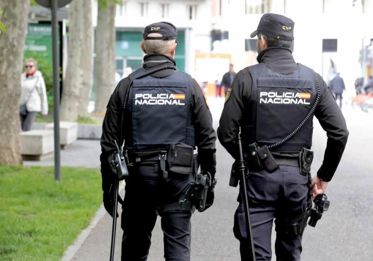 Detienen a una mujer por un delito de robo con fuerza en interior de vehículo