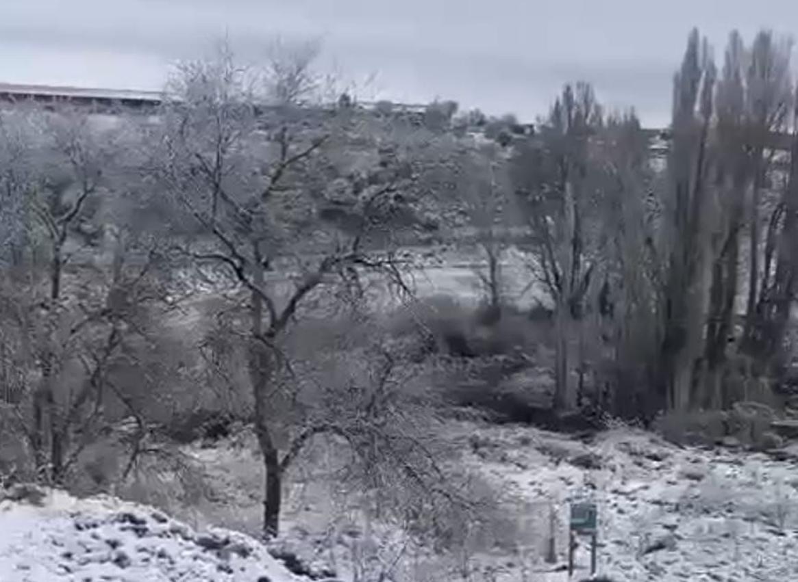 Imagen secundaria 1 - La nieve, en la mañana de este domingo, en Urueña, Mojados y Fompedraza.