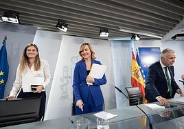 El Gobierno y Junts acuerdan reformar la Ley de Extranjería y el reparto de 4.000 menores migrantes.