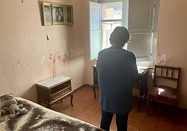 Cristina. C., en una de las habitaciones de la vivienda en que vivía con las niñas.