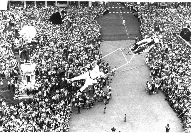 Plaza Mayor de Valladolid, en la década de los ochenta, durante una de las actuaciones de Los Bordini.