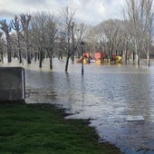 El río Adaja en su paso por Ávila.