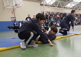 Una de las pruebas de la actividad del Día del Agua en La Salle.