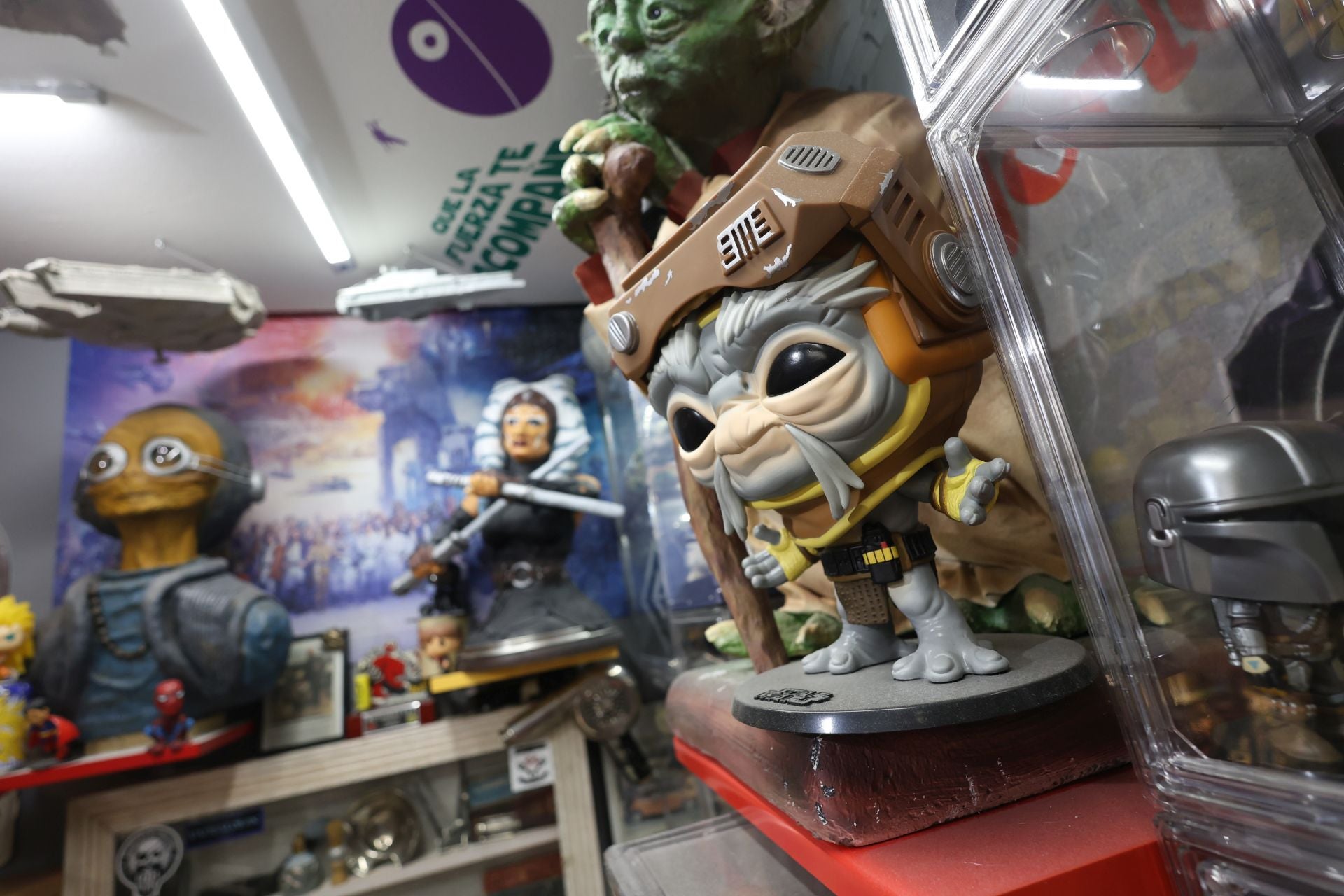Así luce la peluquería de La Rondilla con decoración de &#039;Star Wars&#039;