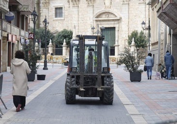 La colocación del nuevo mobiliario urbano pone fin a las obras en los Cuatro Cantones