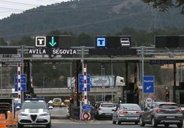 Peaje de la AP-6 a la altura de San Rafael, este jueves.