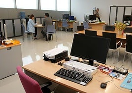Puestos de trabajo en el CIDE, donde se han trasladado algunos servicios municipales.