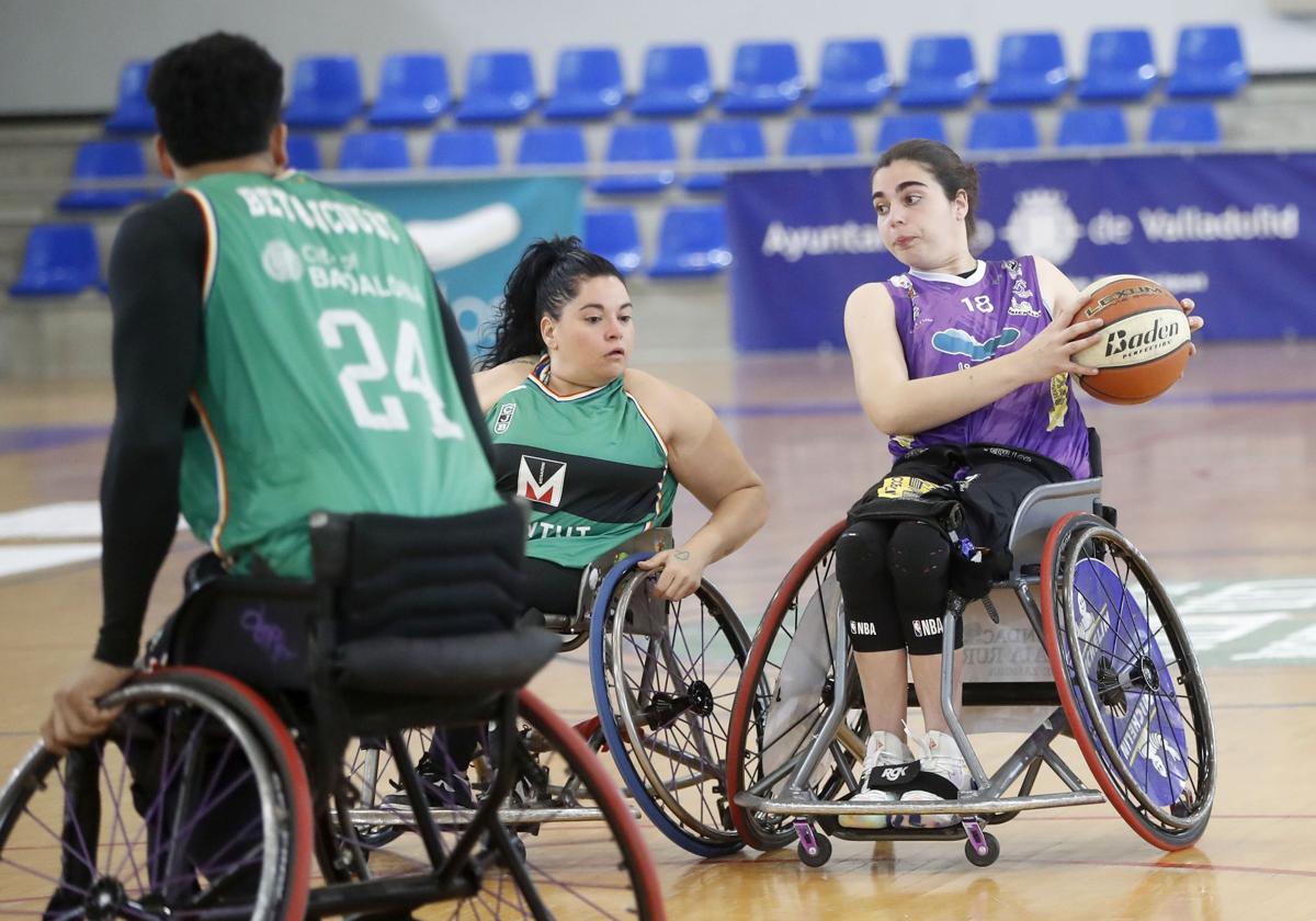 Partido de baloncesto en silla de ruedas entre el Fundación Aliados y el Menarini Joventut.