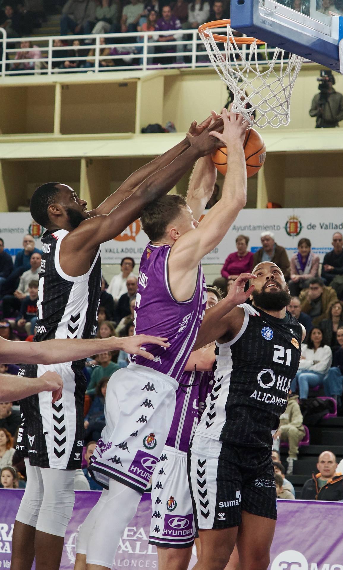El agónico triunfo del UEMC Real Valladolid Baloncesto ante Alicante, en imágenes
