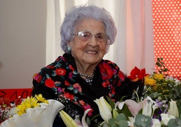 Eusebia Velasco cumple 100 años a ritmo de sevillanas