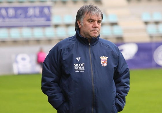 El entrenador del Palencia CF, Miguel Ángel Miñambres en una imagen de archivo.