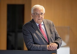 Fernando Davara, antes del inicio de la conferencia organizada por el Ateneo en la Casa Revilla.