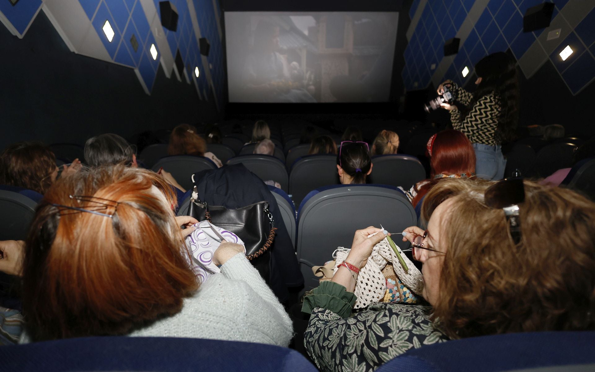 Así ha sido el evento para tejer y bordar en el cine en Palencia