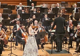 María Dueñas y Petrenko, con la OSCYyL, en un reciente concierto de abono.