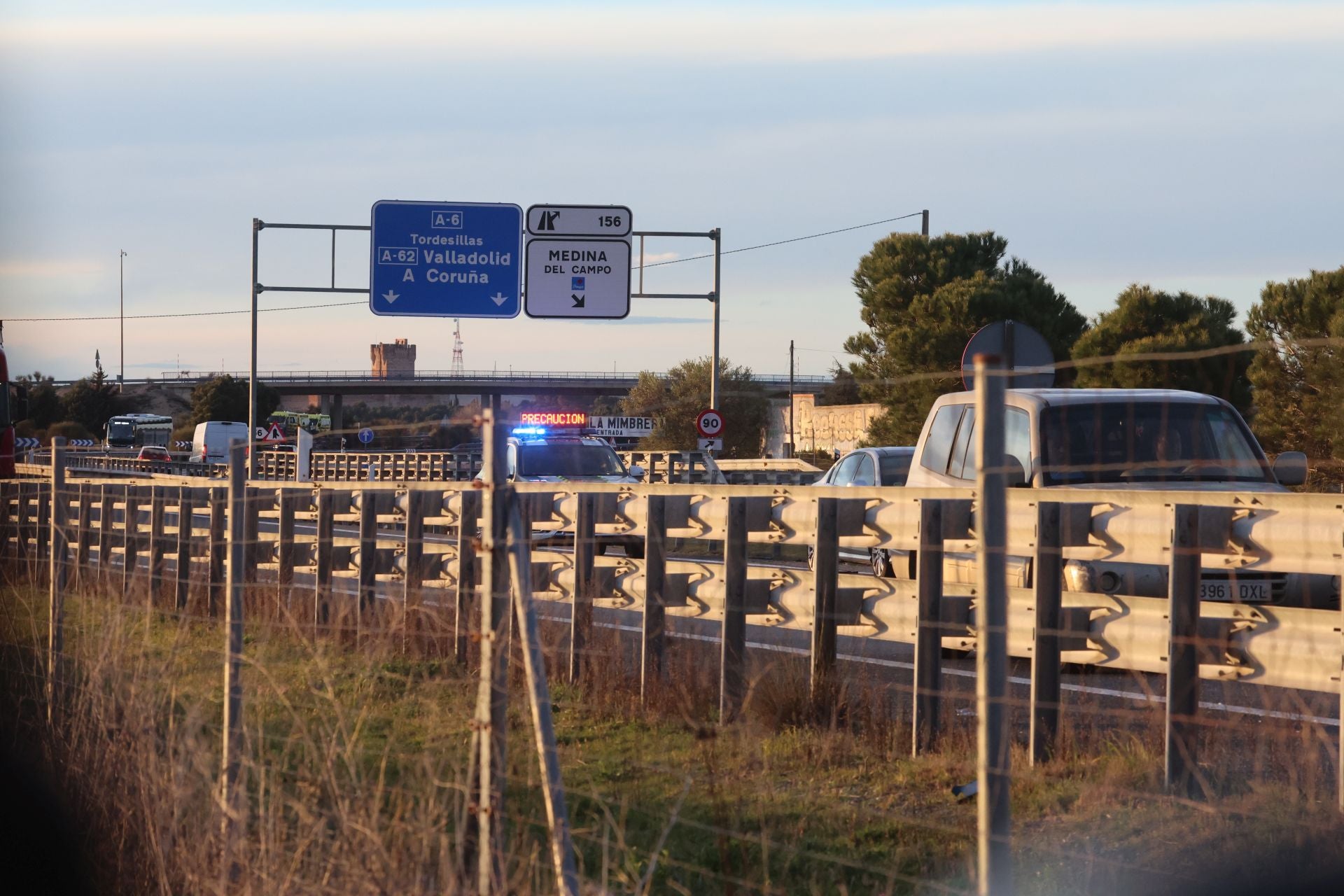 Las imágenes de accidente entre un camión, una furgoneta y un turismo en la A-6 a la altura de Medina del Campo