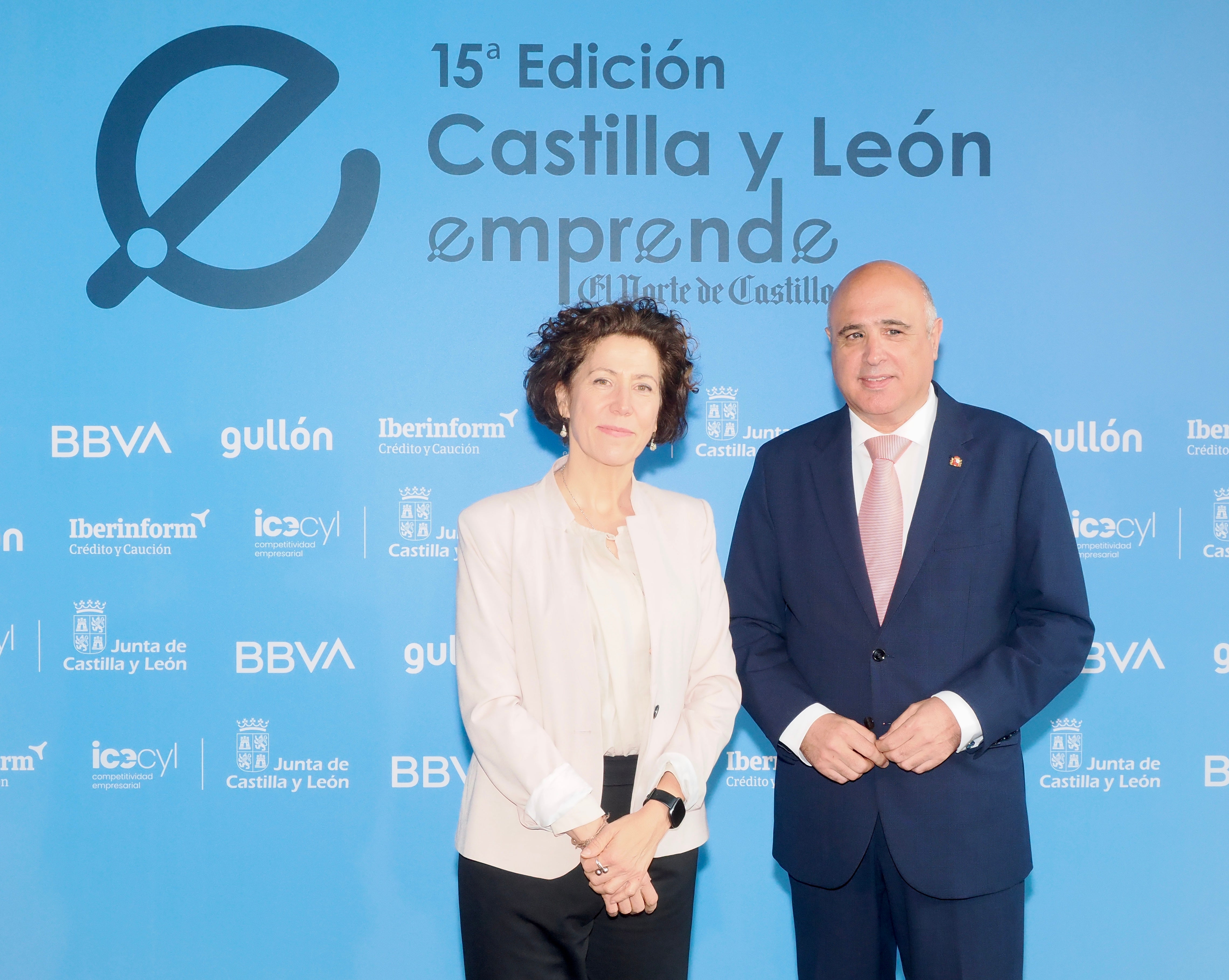 Marifé Blanco de El Norte de Castilla y Jacinto Canales, subdelegado del Gobierno