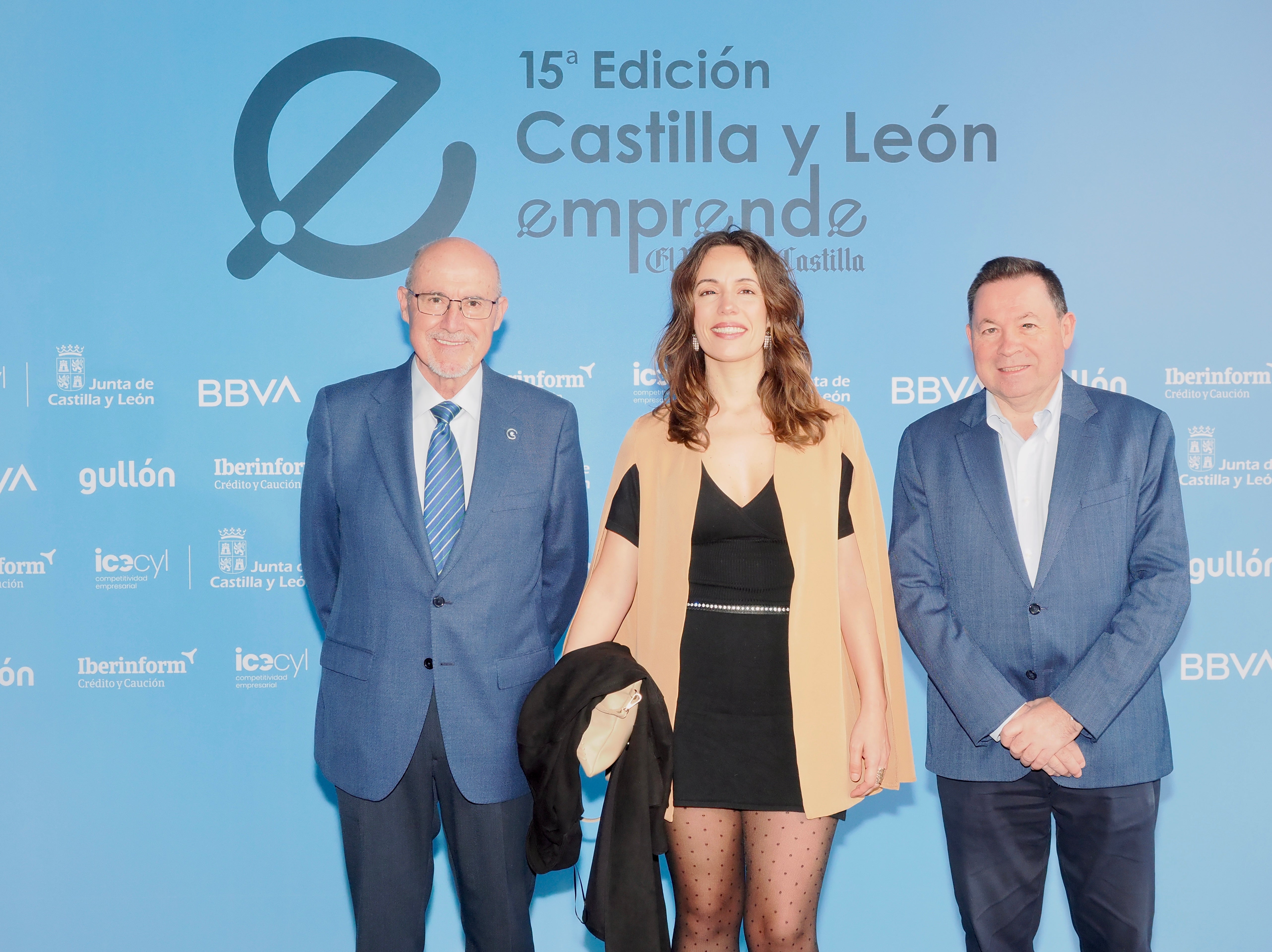 José Rebollo, vicepresidente de la Asociación Española contra el Cáncer, Patricia Fraile de la Asociación Española contra el Cáncer y Rodrigo Cabrejas de la Asociación de Auditores de Castilla y León