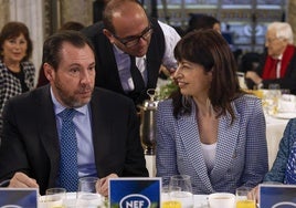 Óscar Puente y Ana Redondo, en un desayuno informativo este jueves.