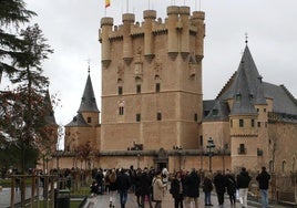 Turistas en el Alcázar de Segovia.