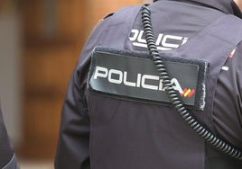 Se lía a golpes con un extintor contra un okupa que intentó entrar en su piso
