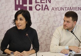 Marta Font y Álvaro Bilbao, portavoces de Vamos Palencia y del PSOE, respectivamente, informan del acuerdo de presupuestos este jueves en el Ayuntamiento.