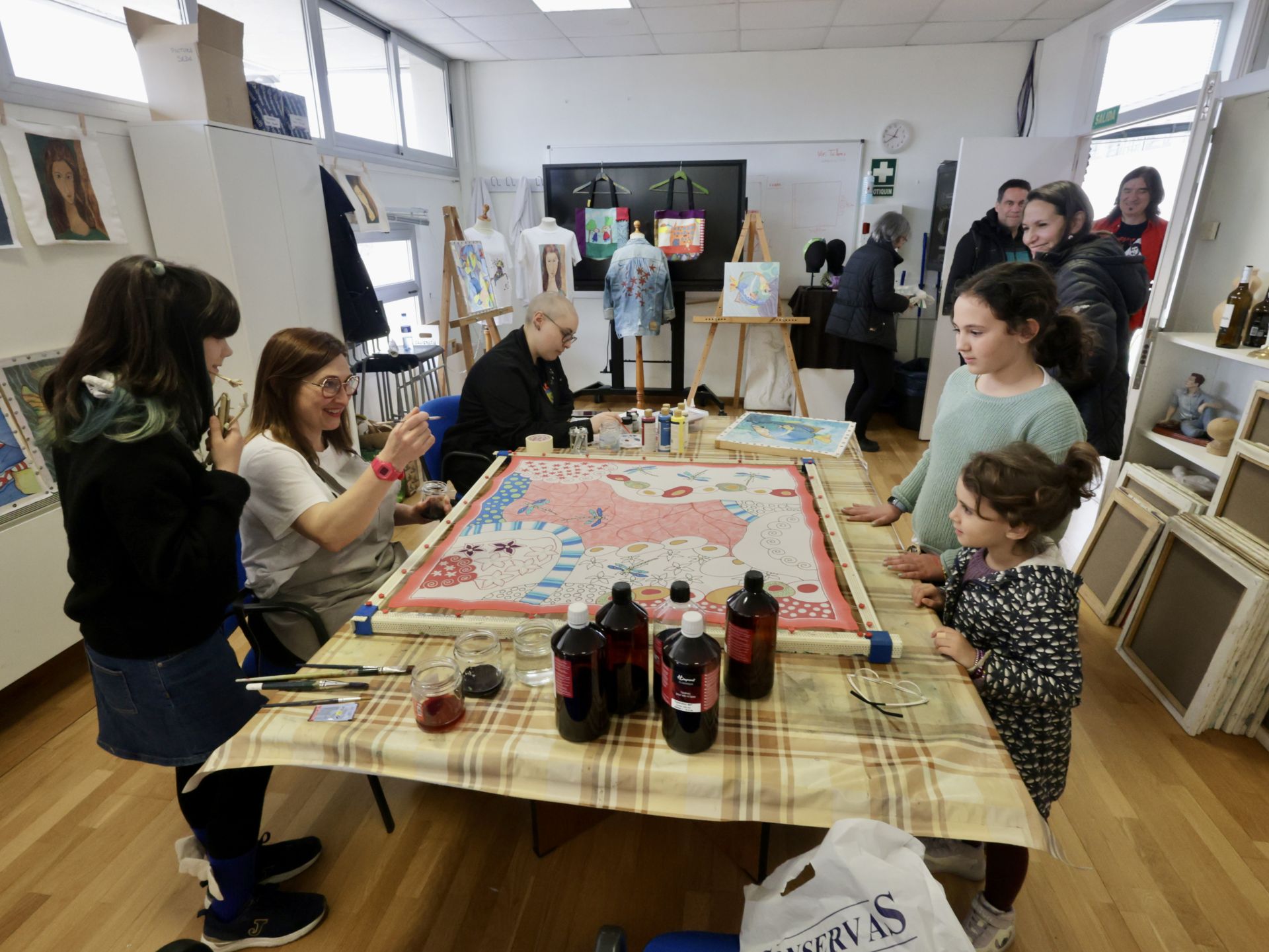 La jornada de puertas abiertas de oficios artesanos, en imágenes
