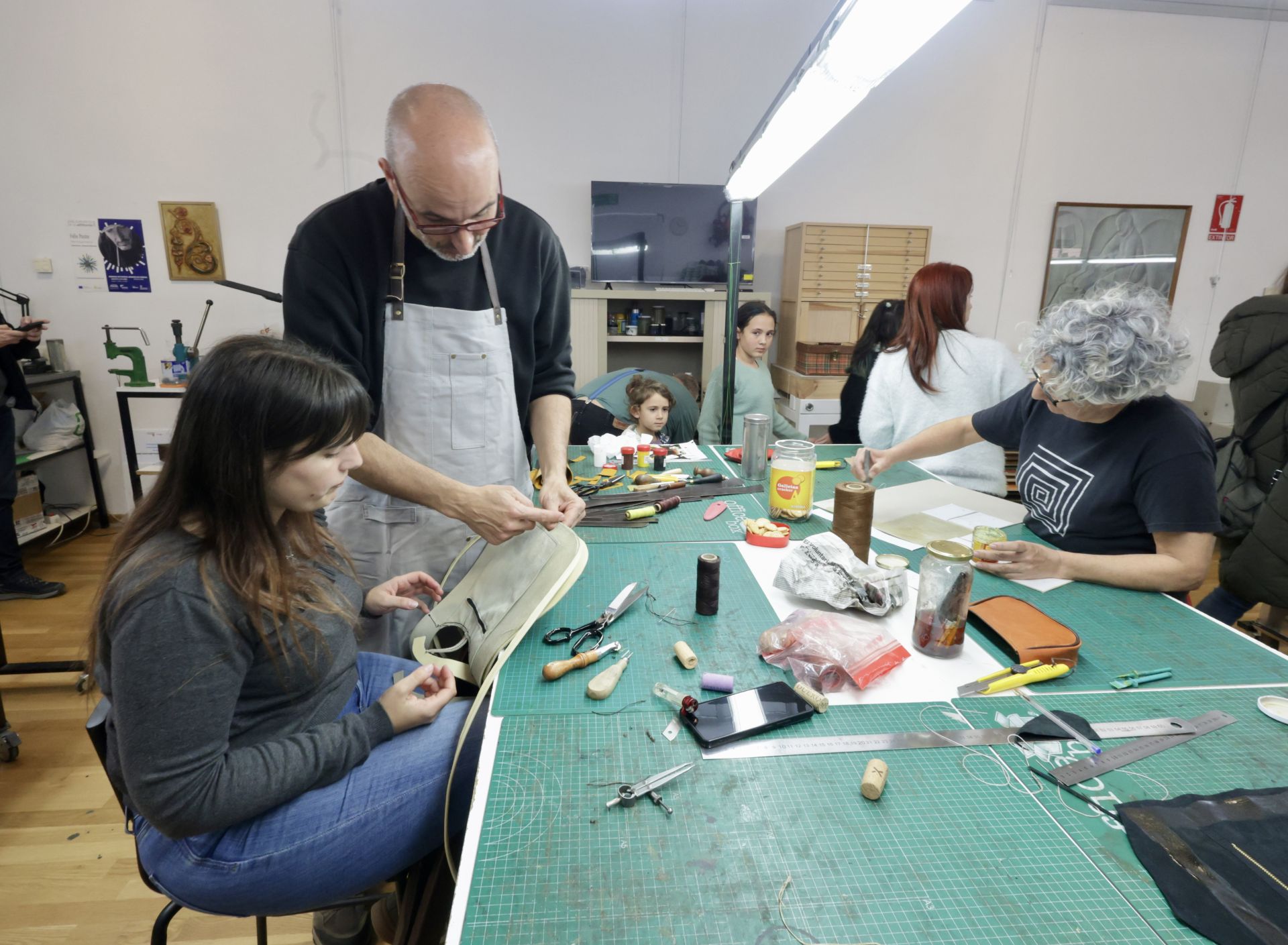 La jornada de puertas abiertas de oficios artesanos, en imágenes